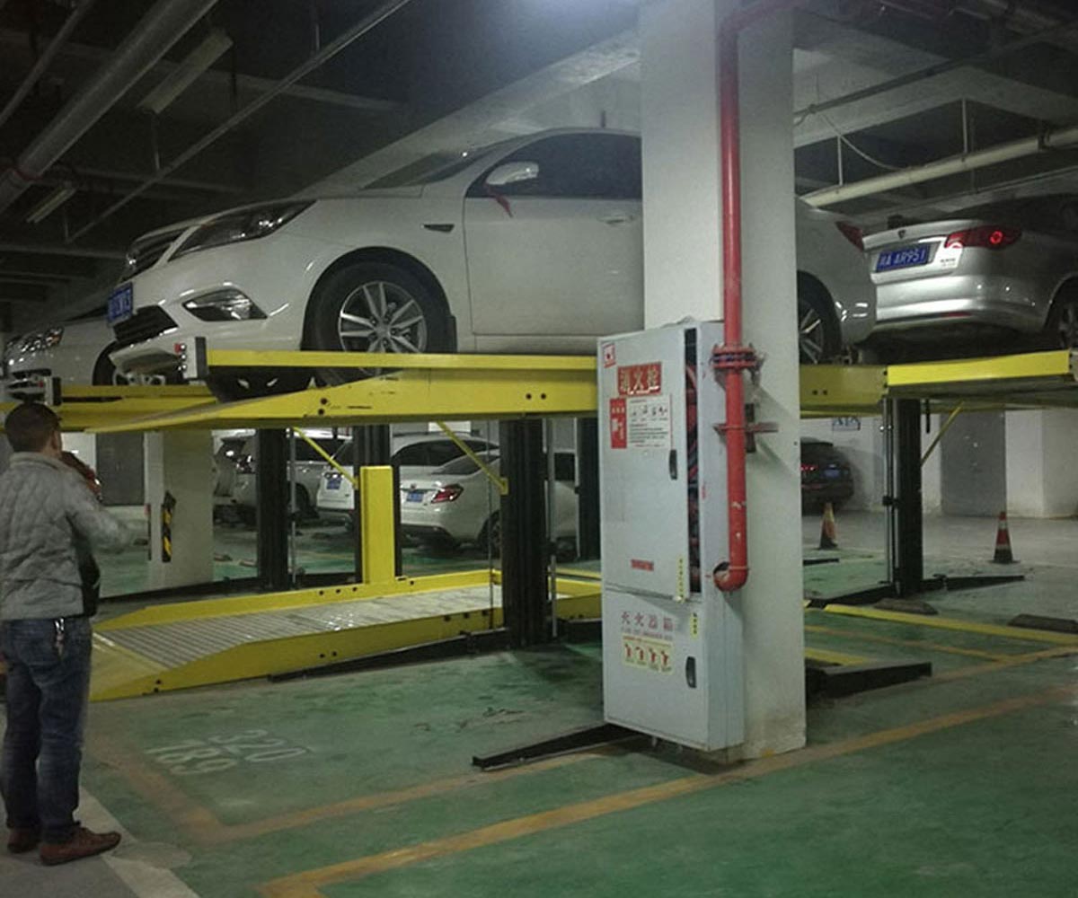 三層升降橫移式停車設備安裝.jpg